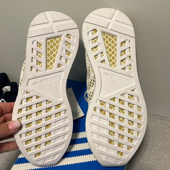 NWT! In box Adidas Deerupt Runner - Picture 6 of 6